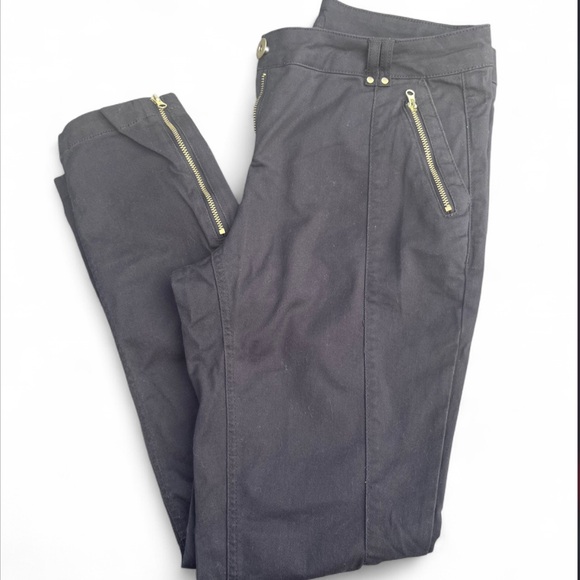 H&M Denim - H&M Black Skinny Legs with Zippers Pants Size 8